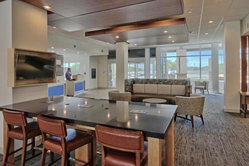 Holiday Inn Express & Suites - Roswell an IHG Hotel - image 10