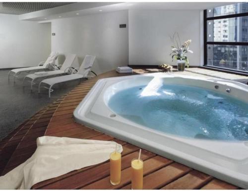 Lindo Flat com Jacuzzi e sacada a 50m Av Paulista