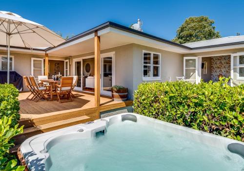 المرافق, The Farmhouse in نابير