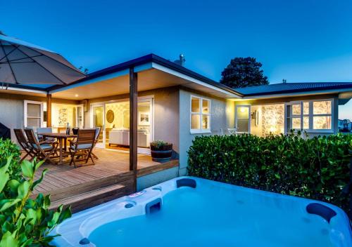 المرافق, The Farmhouse in نابير