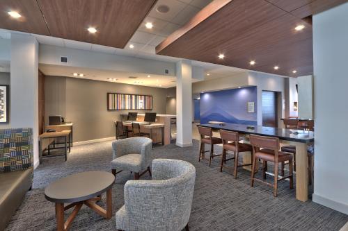 Holiday Inn Express & Suites - Roswell, an IHG Hotel