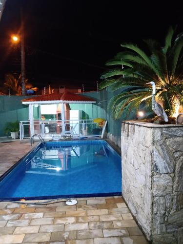 Casa 100mtrs do mar com piscina aquecida
