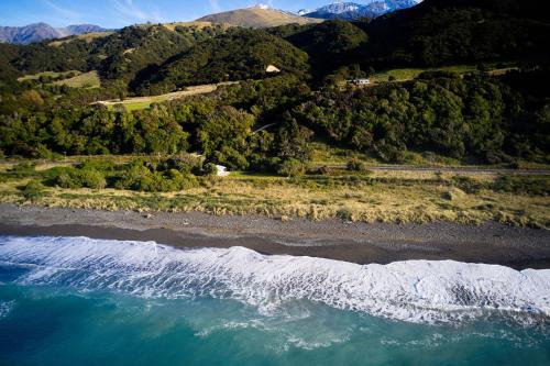 . Beachfront Cottage Mangamaunu