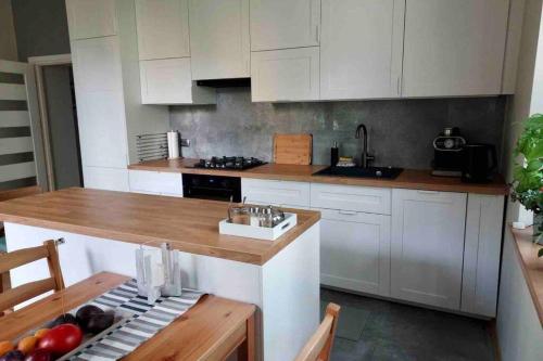 Hidden Gem Garden - City Centre Apartment