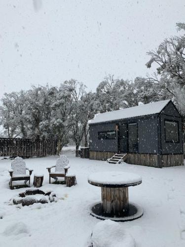 Big Yard Escapes - Two Off-Grid Tiny Houses on the Mowamba River - Hotel - Jindabyne