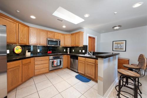 Mears House - Unit 3H - image 6