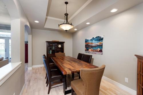 Mears House - Unit 3H - image 9