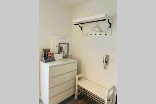 Stilvolles, frisch renoviertes 2Zi Apartment mit Küche und Balkon in Kliniknähe