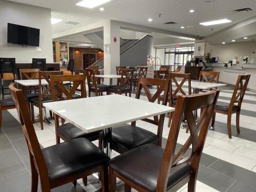 Crossroads Hotel and Huron Event Center - image 32