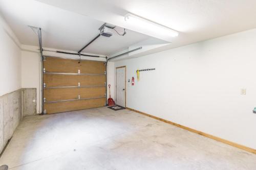 Elkhorn Townhome 1939 - image 2