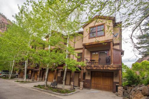 Elkhorn Townhome 1939 - image 9