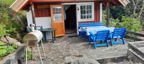 Patogumai, Hytte ved sjøen in Kita