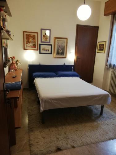 Double Room with French Bed and Shared Bathroom