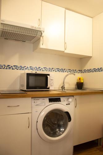 Malagueña Salerosa "Apartamento - estudio con terraza" En casa típica de 1 a 4 dormitorios 5