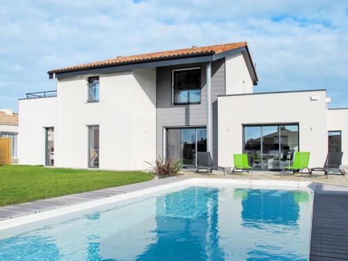 Apartment Les Epinettes by Interhome - Location saisonnière - Saint-Gilles-Croix-de-Vie