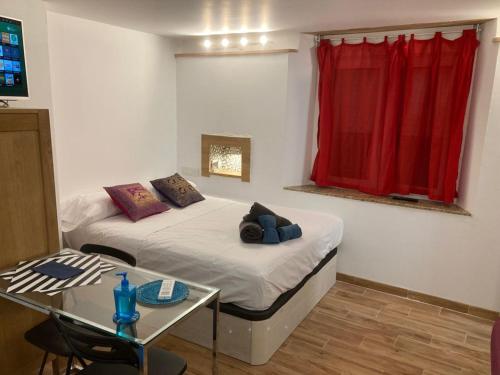 Malagueña Salerosa "Apartamento - estudio con terraza" En casa típica de 1 a 4 dormitorios - Maqueda