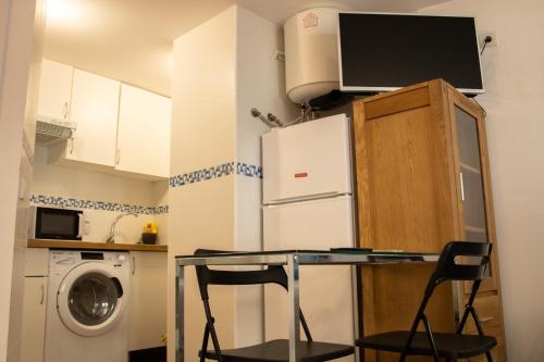 Malagueña Salerosa "Apartamento - estudio con terraza" En casa típica de 1 a 4 dormitorios 4