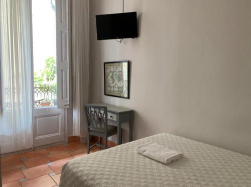 Single Room with Terrace image 3