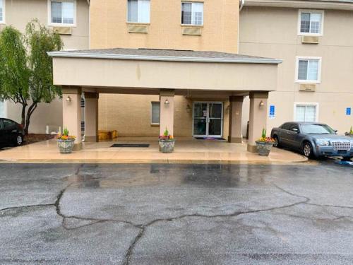 Studio 6 Duluth, GA - Near Infinite Energy Center Stop at Suburban Extended Stay Hotel Duluth to discover the wonders of Duluth (GA). Featuring a complete list of amenities, guests will find their stay at the property a comfortable one. Free Wi-Fi in