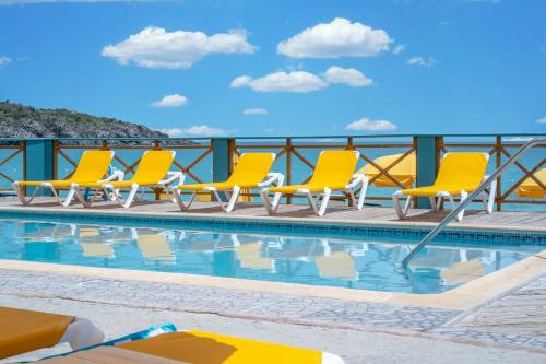 Piscina, Belair Beach Hotel in Little Bay