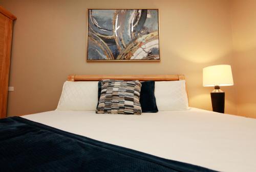 Standard Double Room image 3