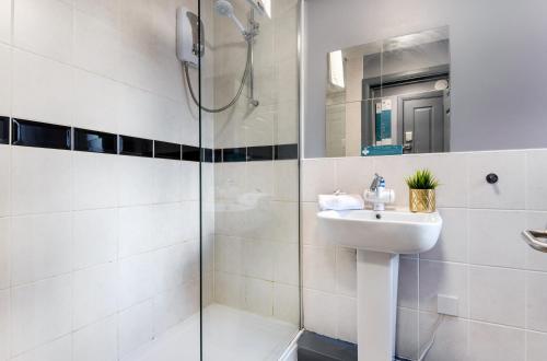 The Eistedfod Penthouse - Berwyn House - image 12