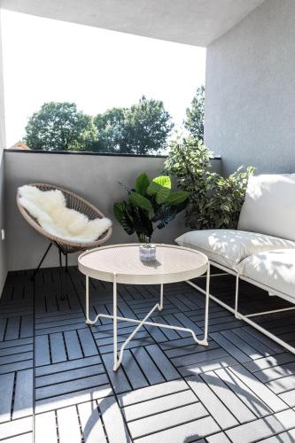 beranda/teres, Deluxe Thermal Resort in Siofok