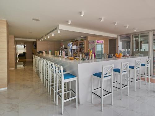 Aparthotel y Hotel Paguera Beach - 바/라운지