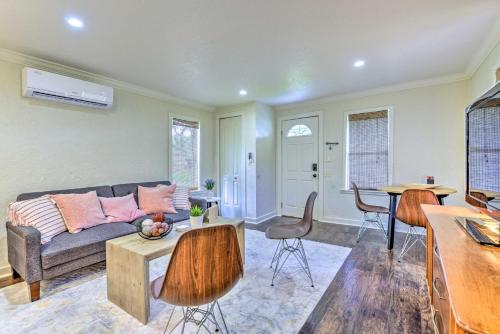 16 Mi to Disney Cottage with Deck in Winter Garden in วินเทอร์ การ์เดน