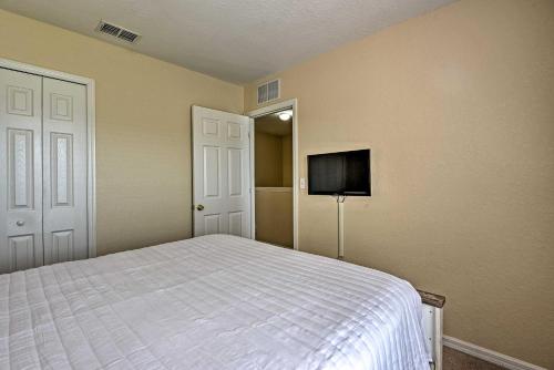 Resort Townhome with Amenities about 4 Mi to Disney - image 8