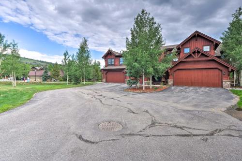 Updated Family Getaway with Deck and Ski Shuttle! - image 13
