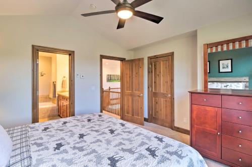 Updated Family Getaway with Deck and Ski Shuttle! - image 9