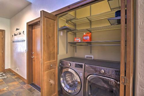 Updated Family Getaway with Deck and Ski Shuttle! - image 14