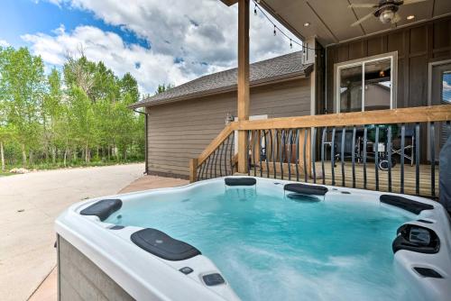 Bright Kamas Home with Fire Pit, 22 Mi to Park City!, Kamas