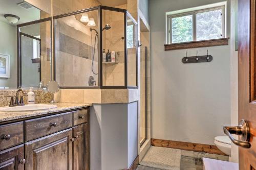 Chic House with Patio 2 Blocks to Payette Lake
