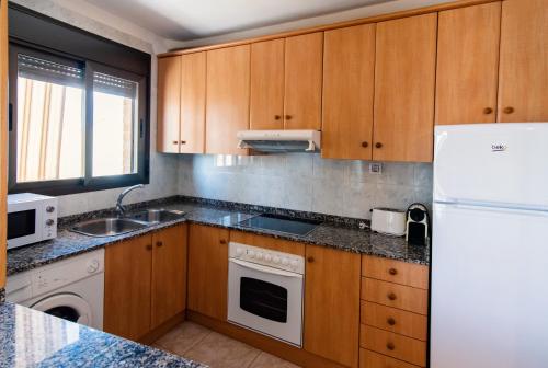Kitchen, Apartamentos Maribel in Calaceite