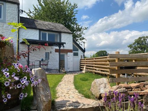 Delightful One Bed Lake District Cottage in Great Strickland