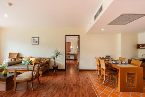 Suite, executive