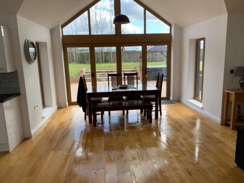 Létesítmények, Chestnut-Lodge is rural, secluded, private with Hot Tub in East Sutton