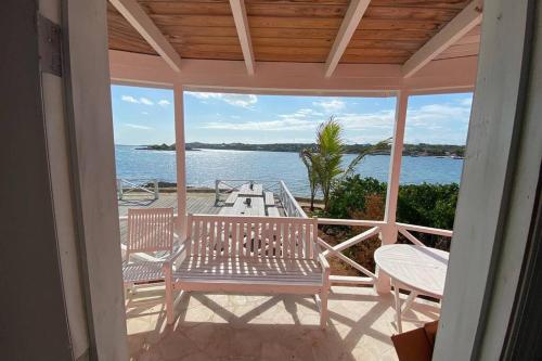 Honeymoon King Suite w/ Kitchen: Arawak Beach Club