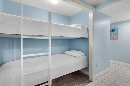 Moondrifter 406 by RealJoy Vacations - image 3