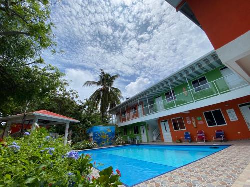2 bedrooms, 5 beds