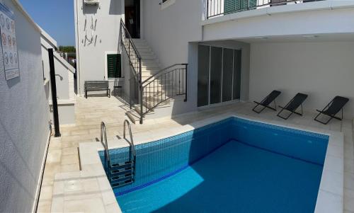 Peldbaseins, Villa OpuZEN in Opuzen