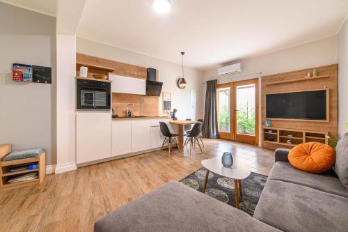 One-Bedroom Apartment with Balcony