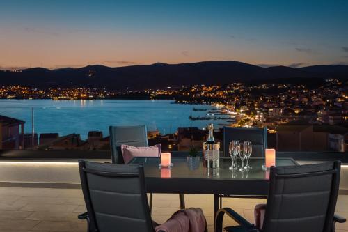 Luxury penthouse Pool, private Terrace, sea view, jacuzzi
