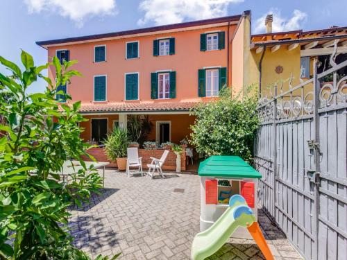 Delightful Villa in Camaiore with Heating