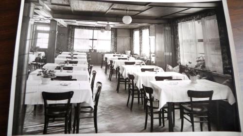 設施, 赫希米特克洛斯特勒酒店 (Hotel Hirsch mit Cafe Klosterle) in 恩茨克勒斯特勒