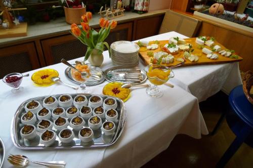 餐飲選擇, 赫希米特克洛斯特勒酒店 (Hotel Hirsch mit Cafe Klosterle) in 恩茨克勒斯特勒