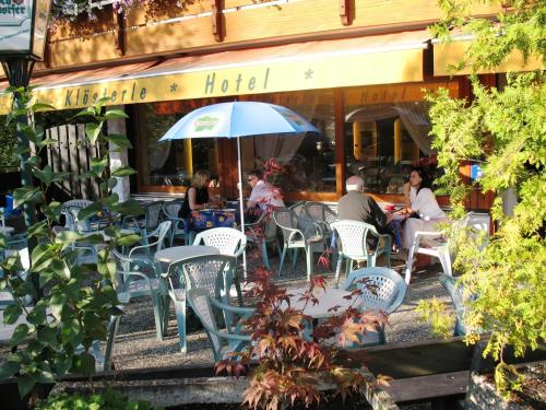 陽台/露台, 赫希米特克洛斯特勒酒店 (Hotel Hirsch mit Cafe Klosterle) in 恩茨克勒斯特勒