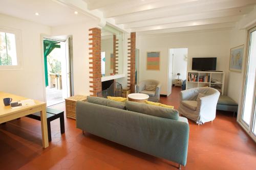 Central Villa 200 m from the beach
